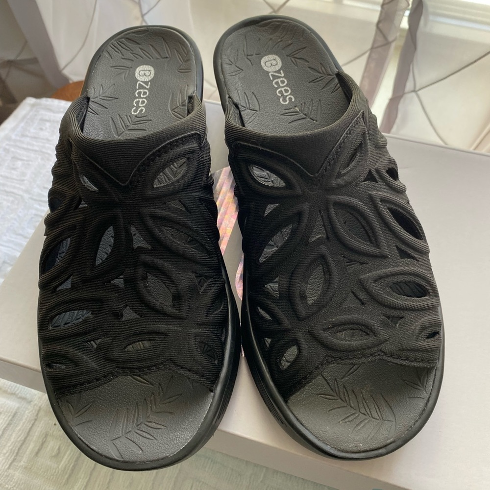 Bzees Susie, never worn, size 7.